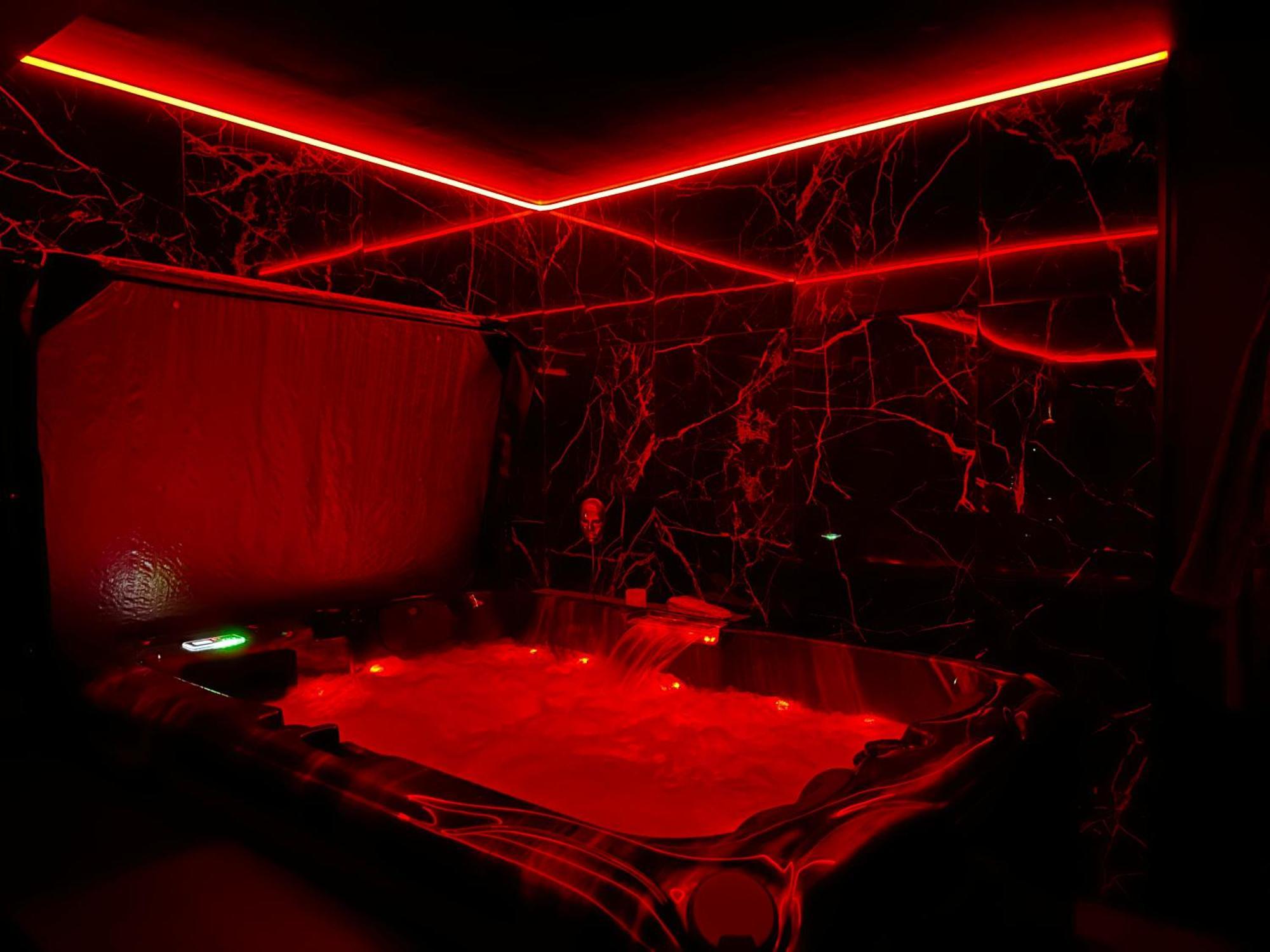 Love Room Passion Saint-Hilaire-de-Talmont Экстерьер фото